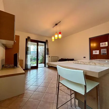 Kibilu - With Pool, Near Maggiore Apartman *