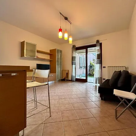 Kibilu - With Pool, Near Maggiore Apartment